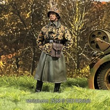 W.Britain 25268 German Waffen SS Officer in Greatcoat and Smock Britains 