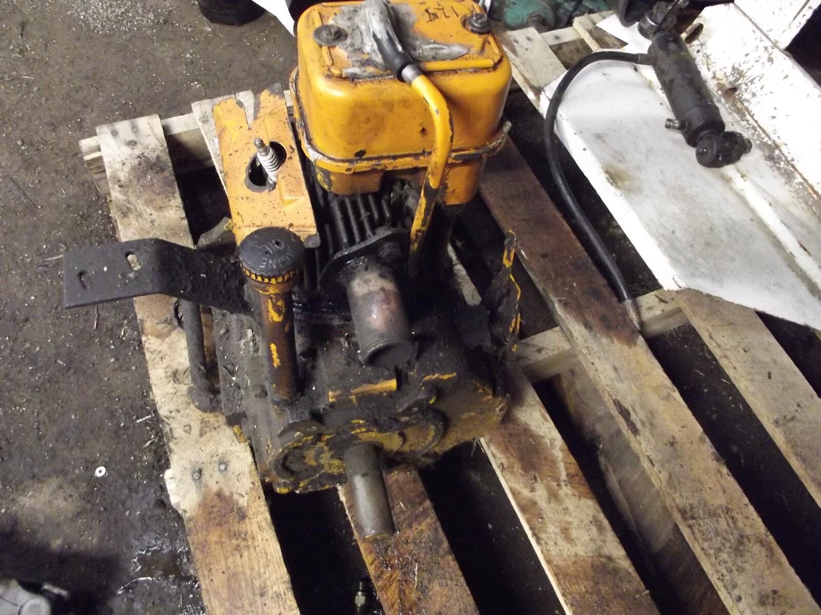Case 1816 Tecumseh OH160 Engine Block with Piston, Rod, Crank, and Head ...