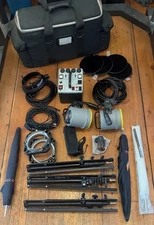 Dynalite M1000XR  Phototography Studio Lighting Kit with case    Dyna-Lite