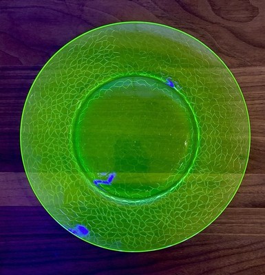 Vintage L E Smith Cracky Crackle Glass Green 8.5  Dessert Salad Plate Uranium