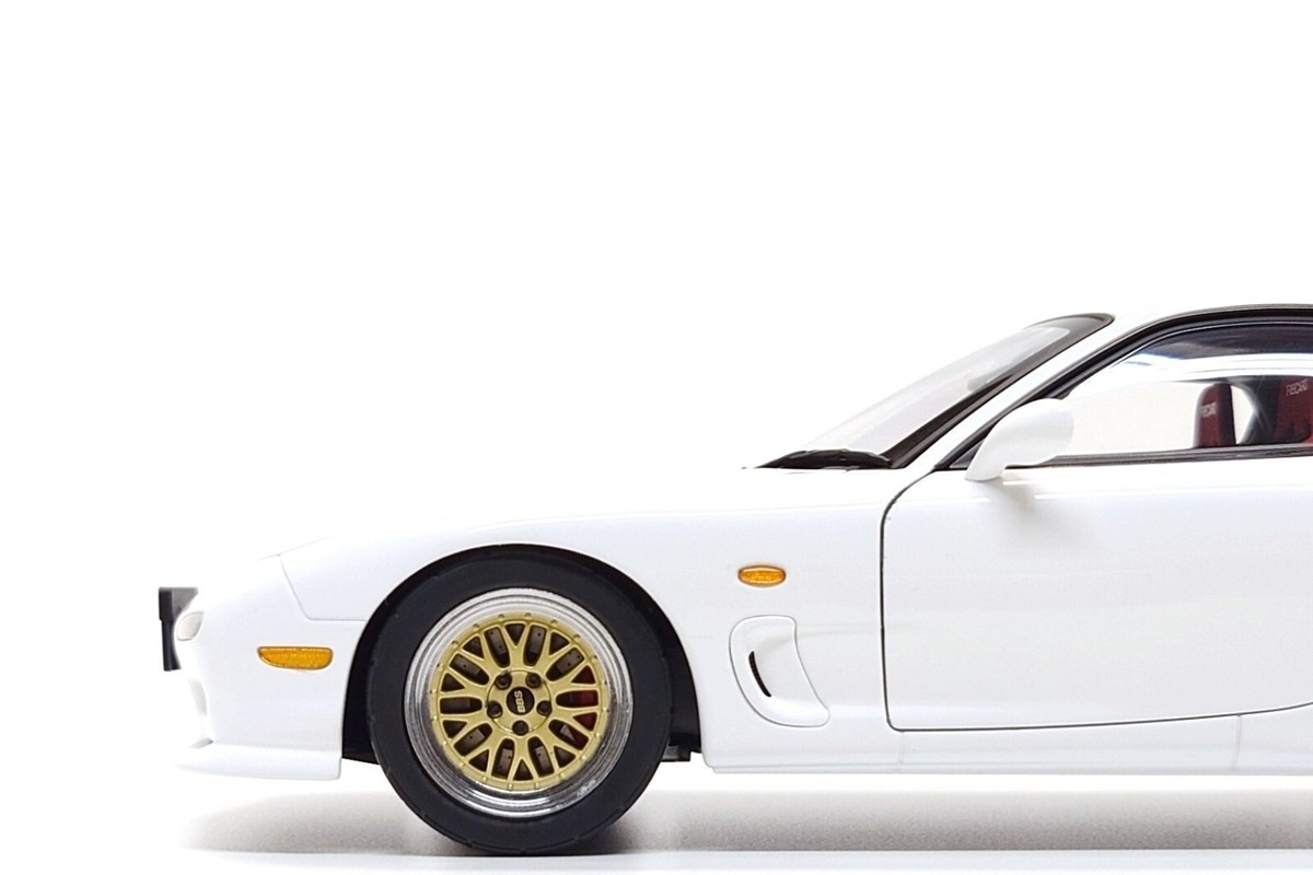 AUTOart 1:18 Mazda efini RX-7 (FD) Tuned Version in Pure