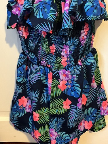 Girls floral romper - Size 10 - Picture 2 of 2