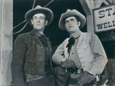 1956 Press Photo Robert Ryan Jeffrey Hunter The Proud Ones 1950s Western