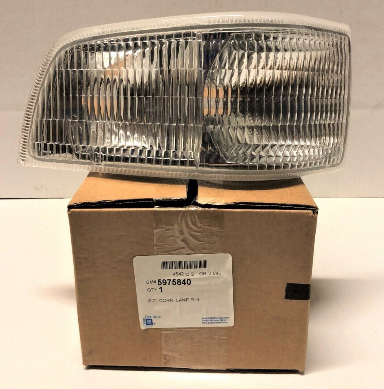 NOS NEW Genuine GM 92-96 Roadmaster Turn Signal Cornering Lamp Light Lens Emblem