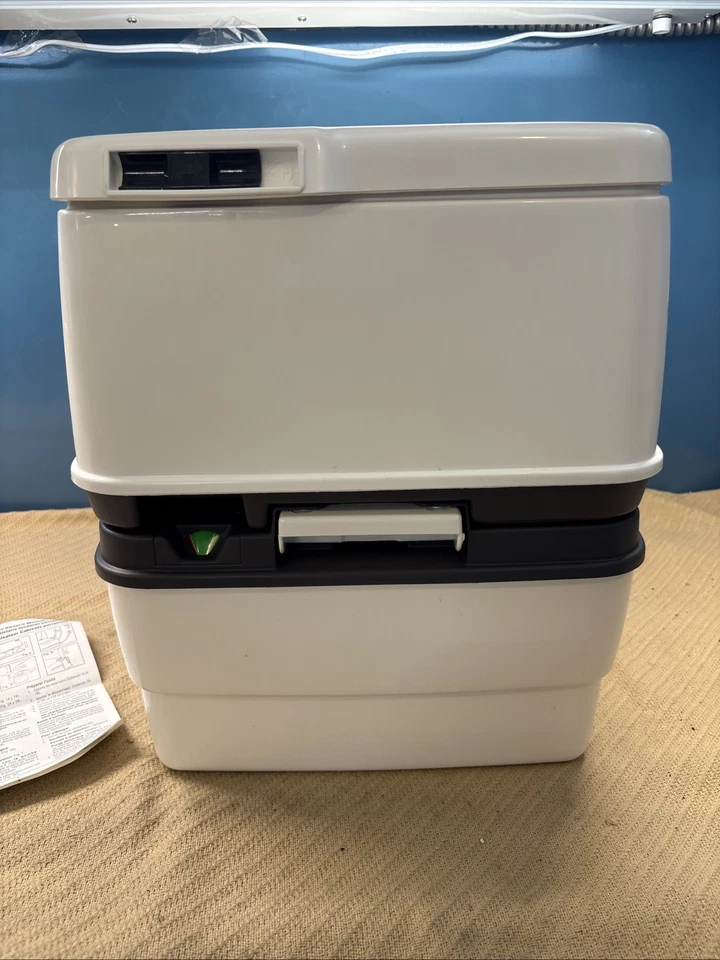 Портативный кемпинговый туалет THETFORD PORTA POTTI 465 4 галлона, прицеп для автофургона - Изображение 2 из 4