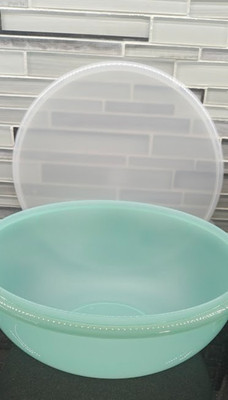 Tupperware Fix n mix just like grandma's green w/ sheer lid 26 cups flatter NEW