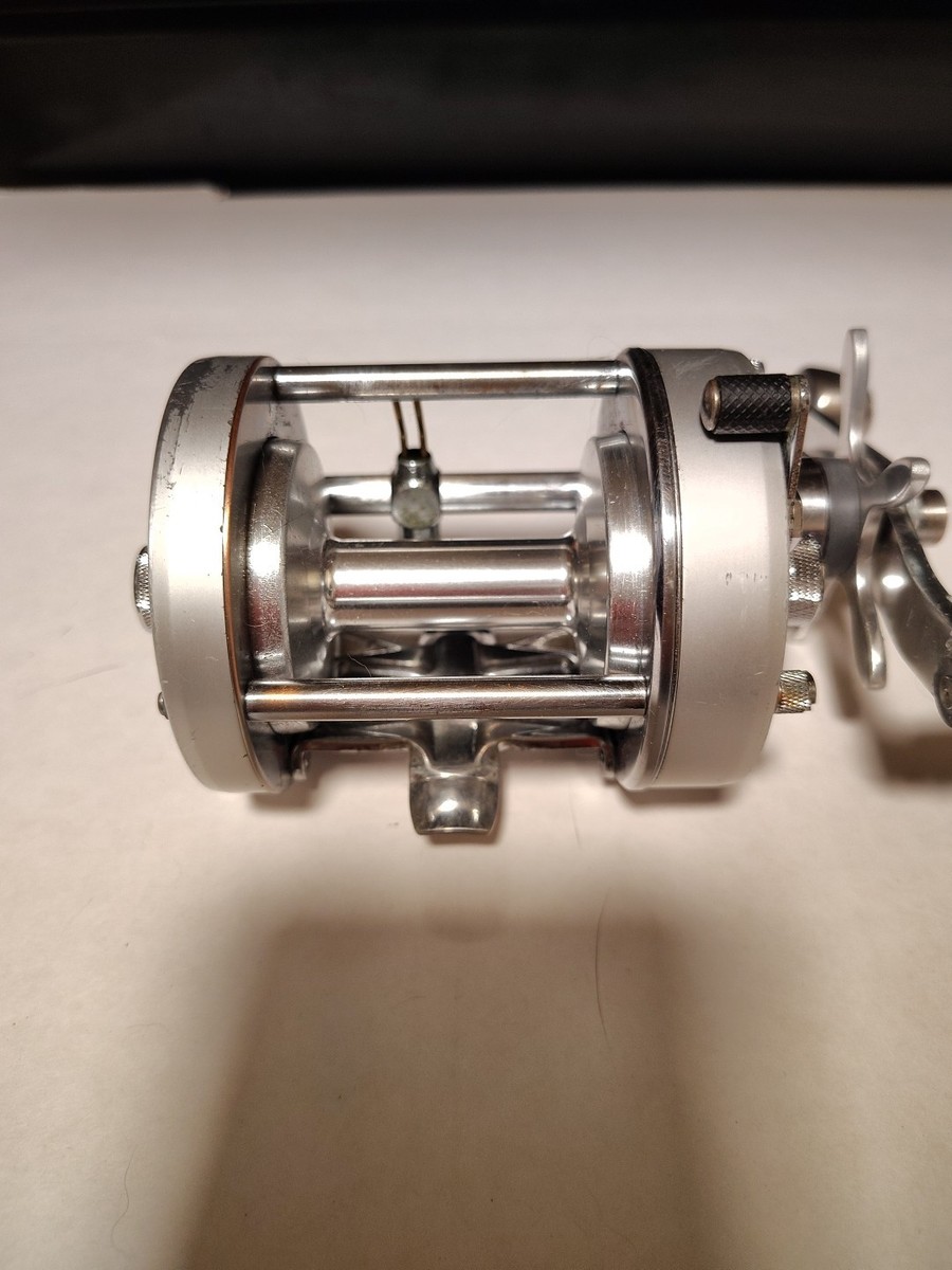 アブ　7000 ic3 VINTAGE ( Abu Garcia ) Ambassadeur/ 7000 iC3 BAITCASTING