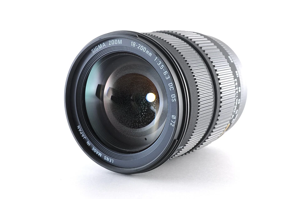 Sigma 18-200mm F/3.5-6.3 DC OS HSM Lens for Canon EF [Near MINT] with Cap Japan. - Image 3 of 4