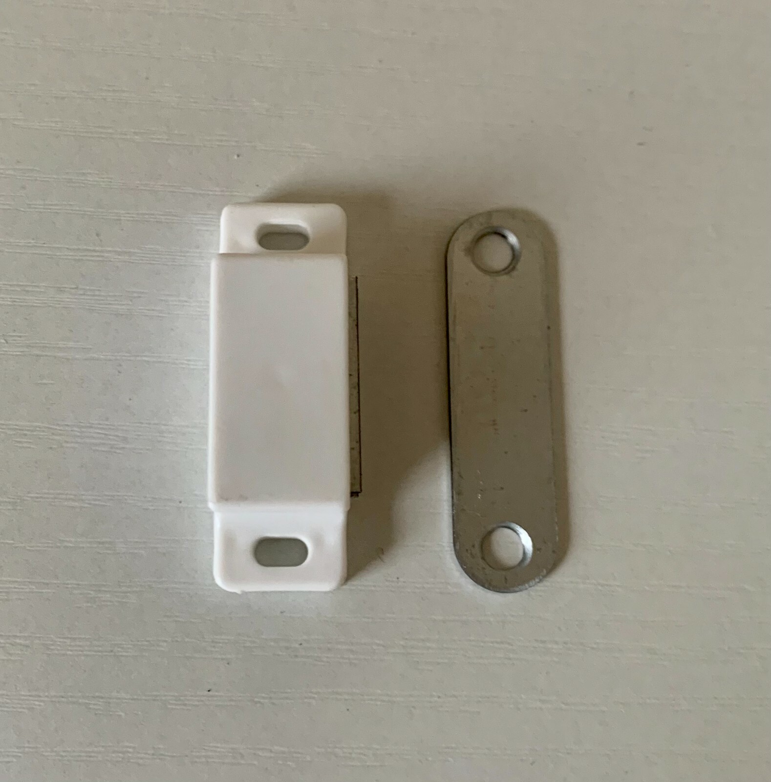 Heavy Duty Magnetic Cupboard Door Catch In White Caravan Motorhome Campervans