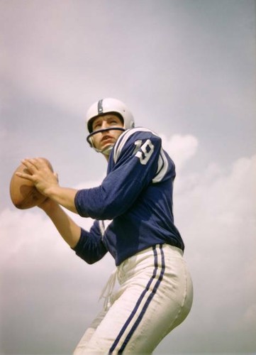 Art sur toile - Johnny Unitas prêt à lancer football vintage, 2 tailles - Imagekind - Photo 2 sur 15
