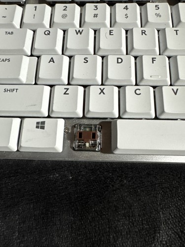 Logitech G815 RGB Mechanical Gaming Keyboard - Picture 6 of 7