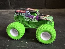 Hot Wheels Monster Jam Grave Digger BKT Green Tyres  Monster Truck   1:64