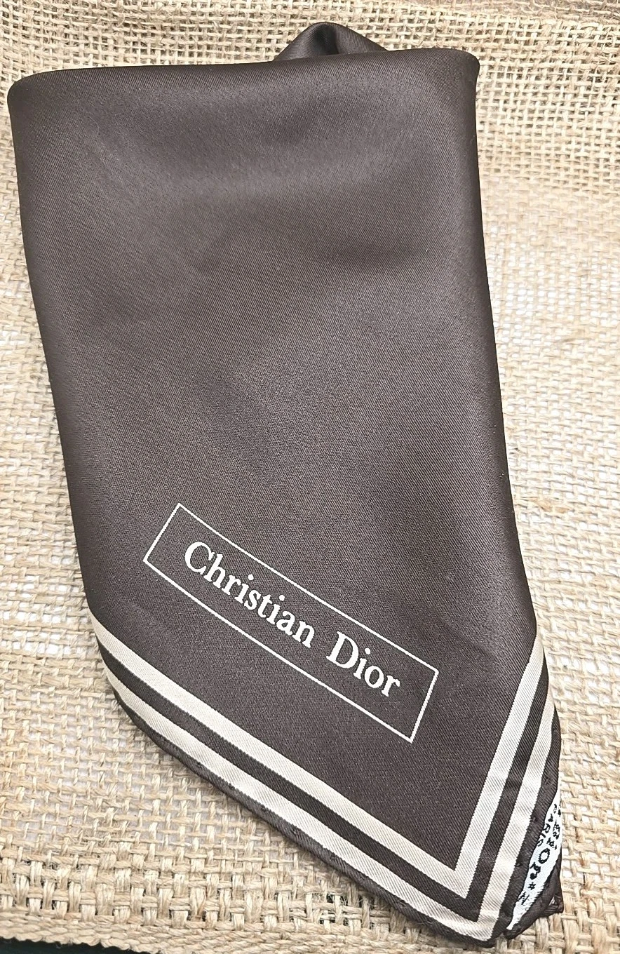 Foulard vintage Christian Dior en soie 18x18 marron