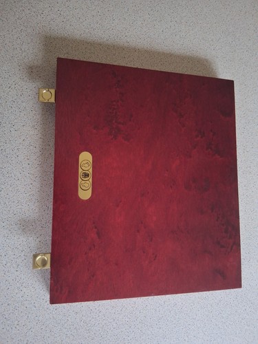 Windsor Mint Wooden Coin Presentation Box with a tray for 12 x 40/50 mm Coins