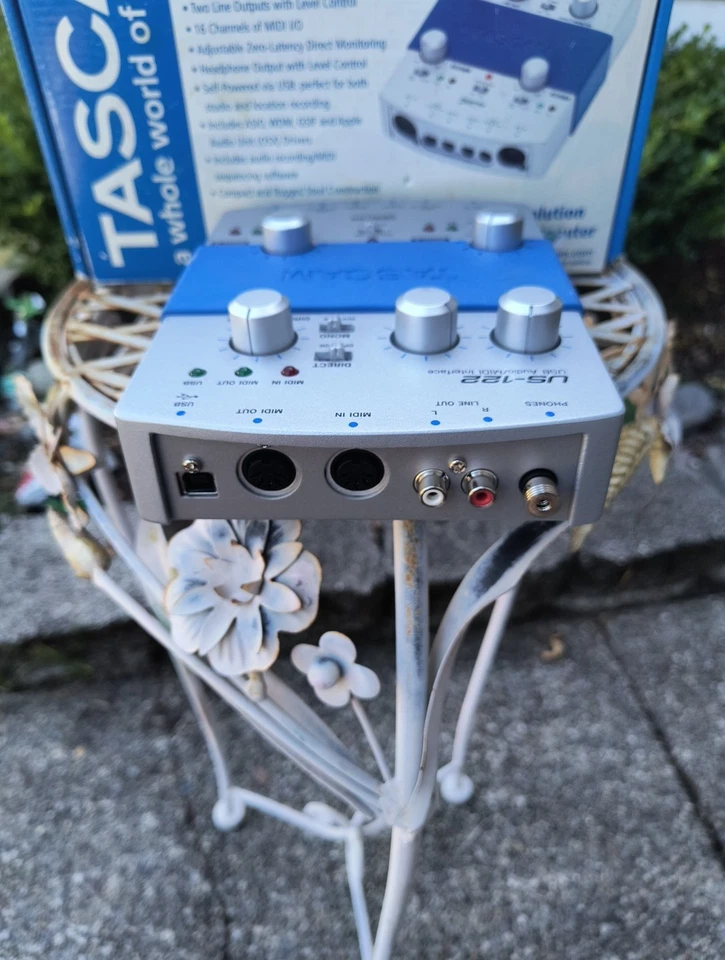 Tascam US-122 2-Channel Recording USB Audio MIDI Interface  - Image 4 of 4