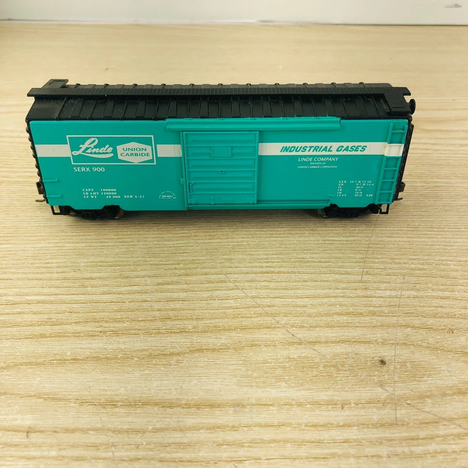 Model Power ~ METALTRAIN ~ HO ~ 40’ Linden- Union Carbide Boxcar ~ SERX 900 - Image 2 of 4