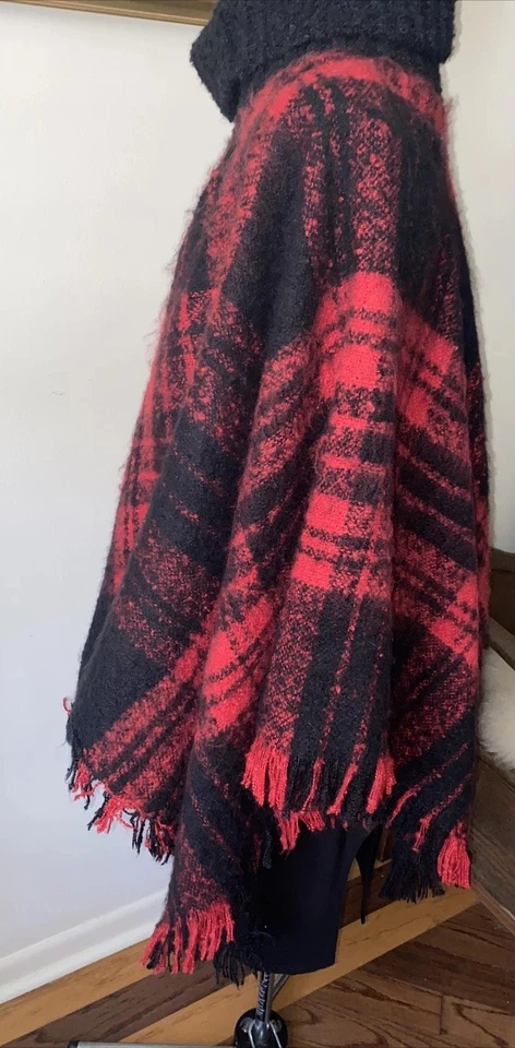 Новый с Ярлыками Steve Madden Boucle красный и черный клетку водолазка с бахромой пончо плащ надежном - Изображение 4 из 4
