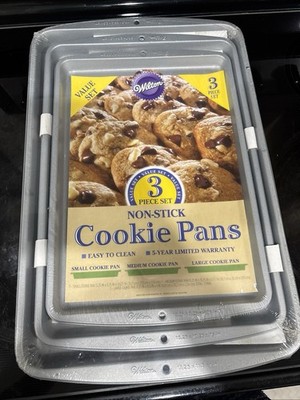 Wilton Premium Non-Stick Cookie Sheet Pan Bakeware Set 3-Piece, Packaging May Va