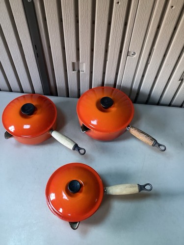 Le Creuset Volcanic Orange Saucepans - Set Of 3 - 16, 18, 20 - Wooden Handles. - Picture 3 of 24