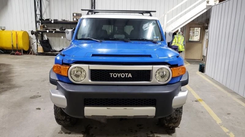 2007-2014 Toyota FJ Cruiser Front Left Driver Spindle Knuckle Assembly OEM - Image 4 of 4