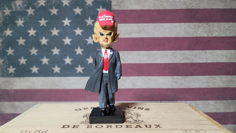 Figura de acción extraterrestre Presidente Donald Trump MAGA 7" de alto NUEVO Foto 2 de 4