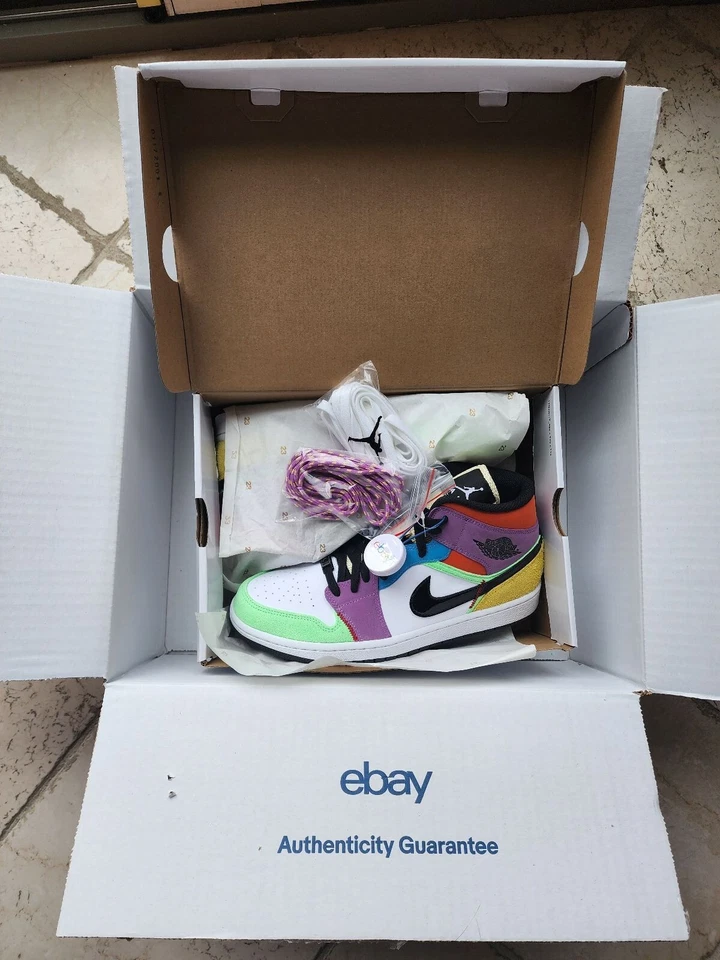 Auténticas bombillas Nike Air Jordan 1 Mid SE multicolor talla 10,5 (mujeres) con caja Foto 3 de 4