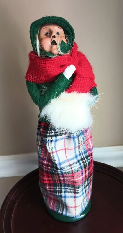 Byers Choice Carolers 1988 Vintage Traditional Young Woman w/Muff & Scarf 13" EC