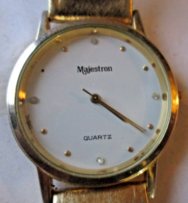 VINTAGE MAJESTRON 94312 LADIES QUARTZ, 2 PC. GOLD LEATHER, WORKING, USED
