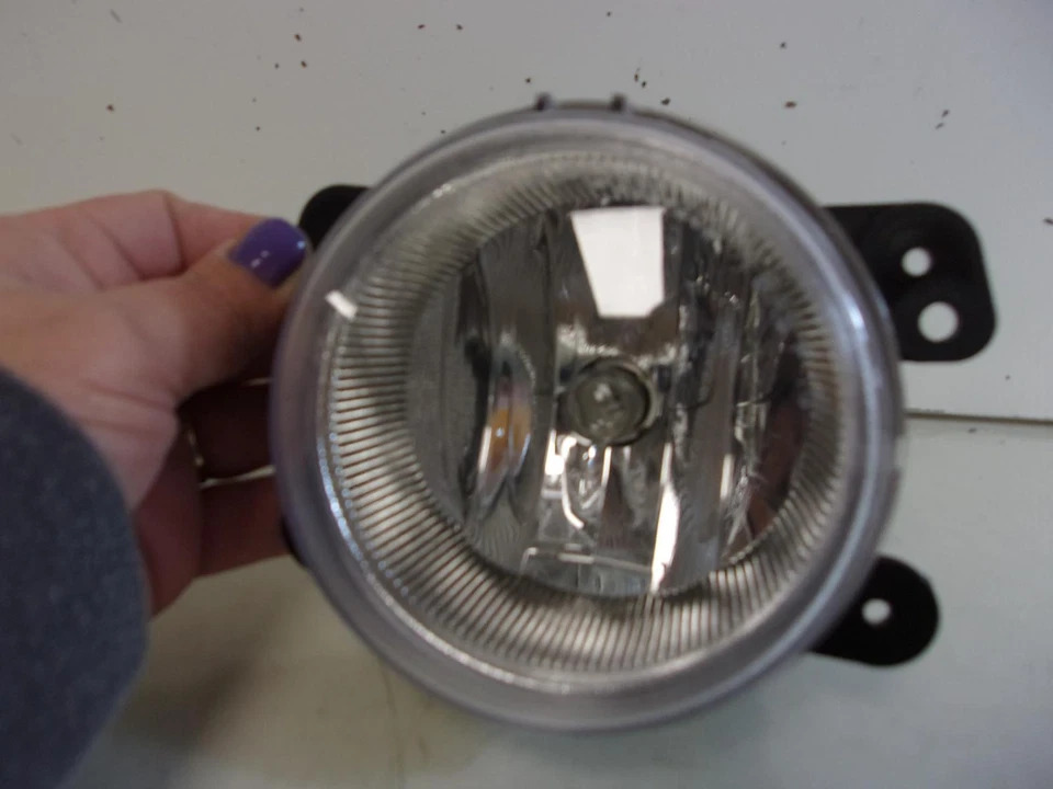 Se adapta a Charger 2014-2020 / Cherokee / Journey / Wrangler Rh = luz antiniebla izquierda CAPA Foto 2 de 4