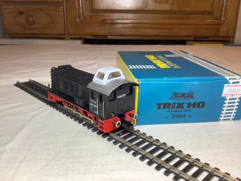 Trix H0 2 Rail DC 2464 DB 0-6-0 BR V36 Diesel Locomotive V36 257 - Image 4 of 4