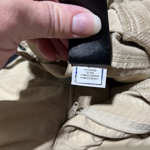 The North Face Mens Sz 34 Cargo Chino Straight Leg Belted Khaki Shorts Outdoor - Picture 9 of 11