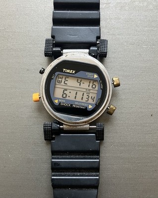 VINTAGE 1990'S TIMEX MAGNUM 200 DIGITAL SHOCK RESISTANT MEN'S WATCH