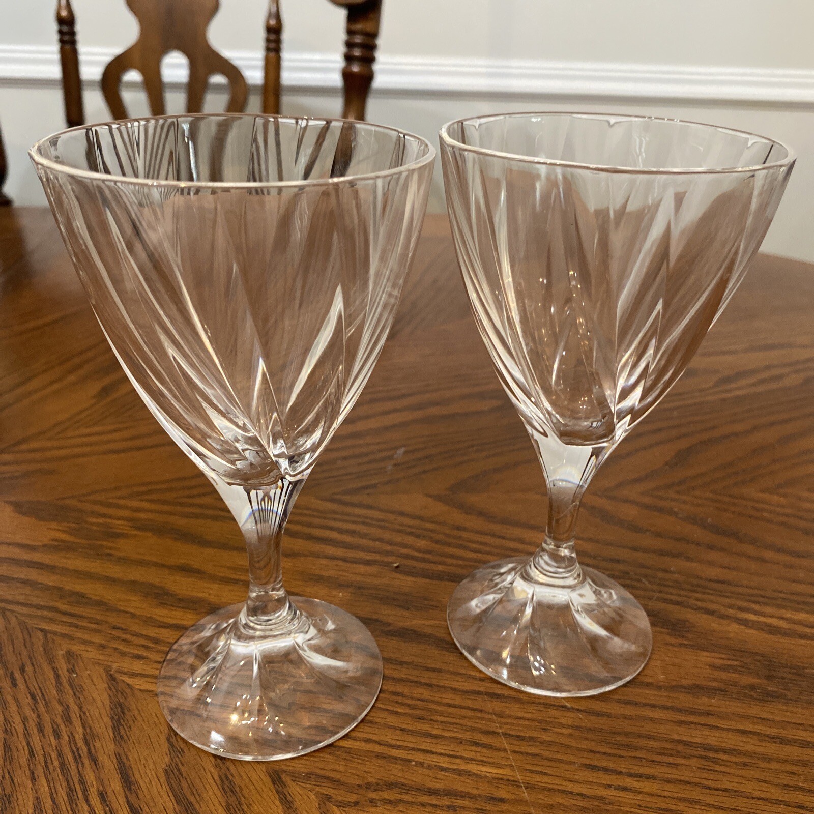 Mikasa Impression Swirl Optic Crystal Wine Goblets Set of 2 Mint 16oz