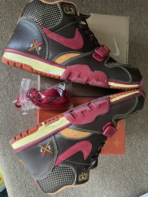 nike trainers gold price