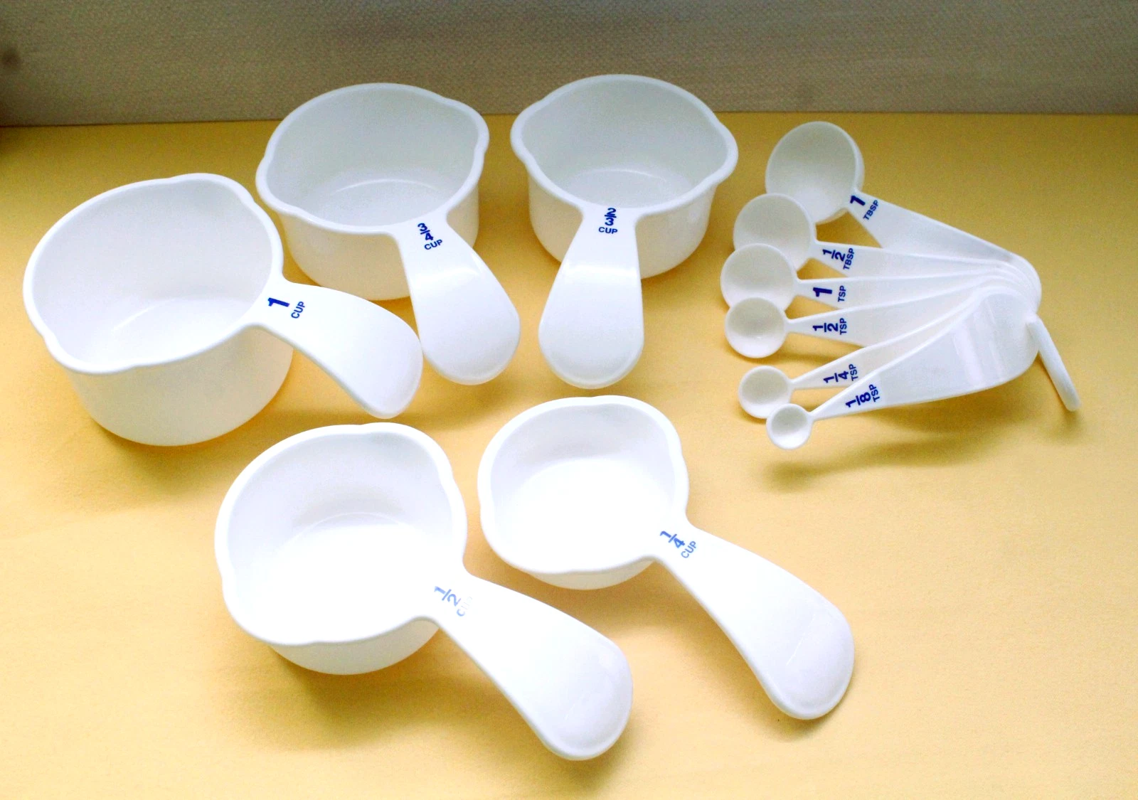 Vintage Tupperware 11 Pc Measuring Cups & Spoons Set White Double Spout USA