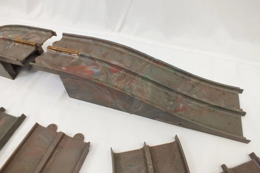 Lote de 16 piezas de pista de plástico Marx Mechanical Streamline Speedway años 50 de colección Foto 2 de 4