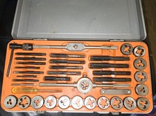 UNBRANDED TAP AND DIE SET PRE-OWNED