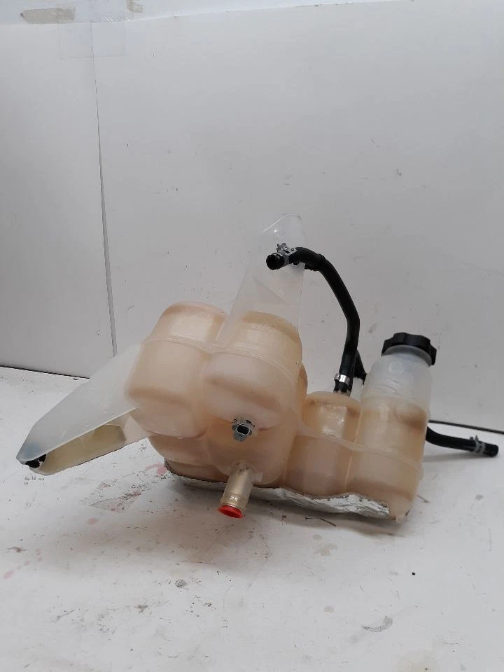 RAM5500 2024 Coolant Reservoir 85588 Foto 4 de 4