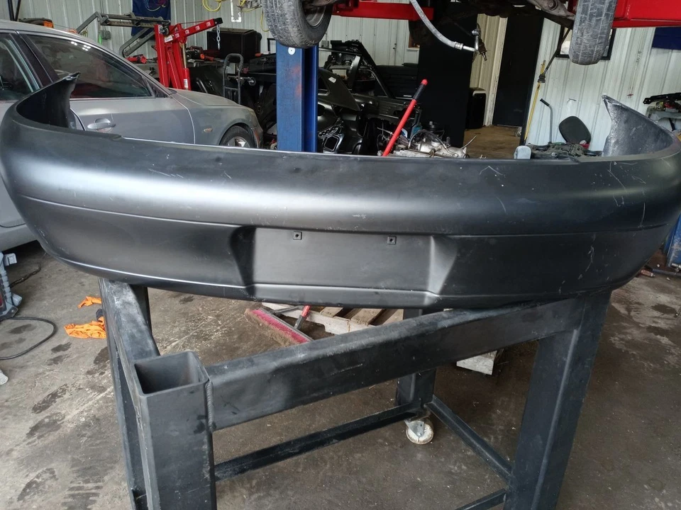 Parachoques trasero Ford Escort SEDAN 1997-1999 Tracer repuesto OEM  Foto 2 de 4