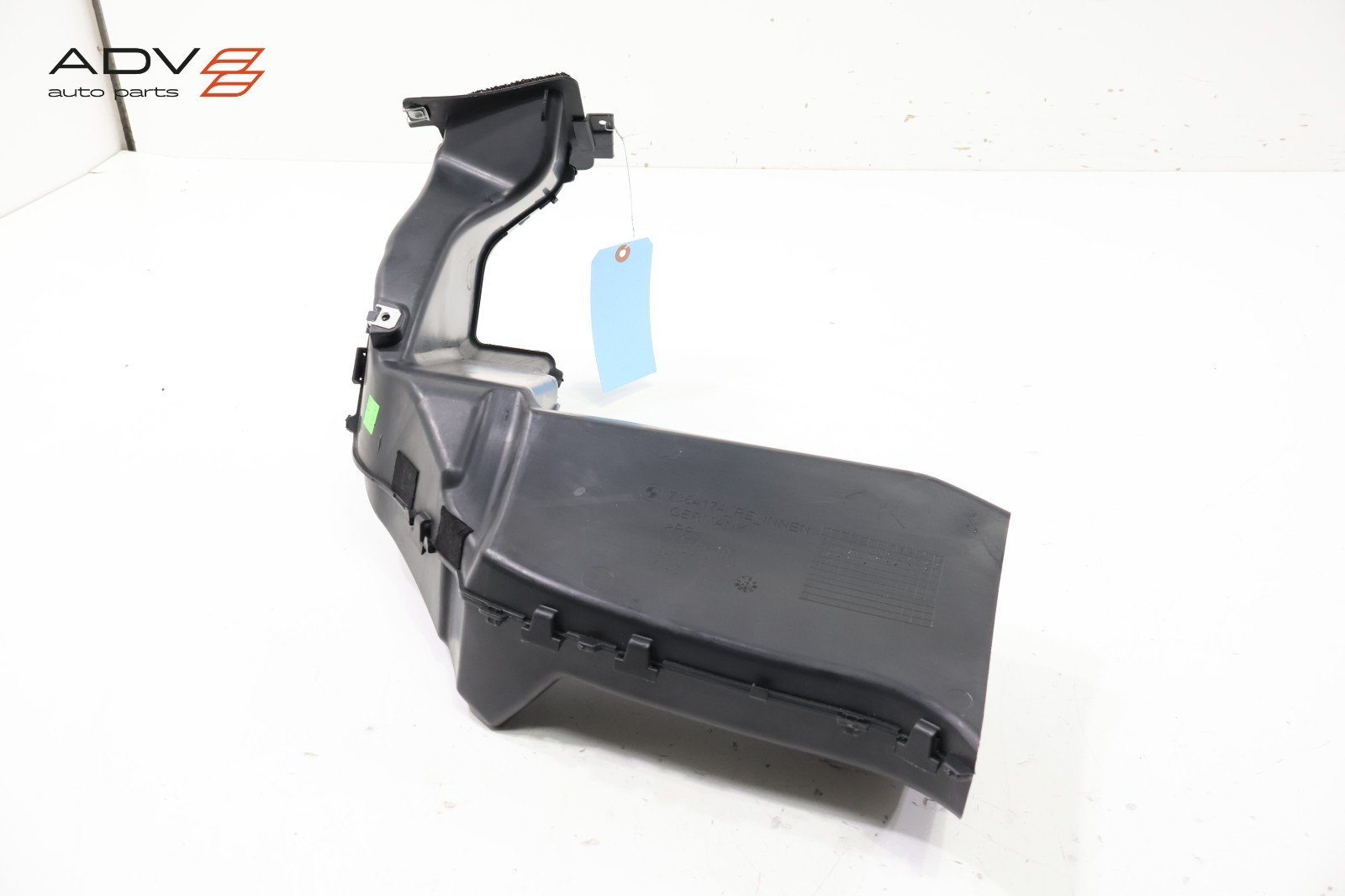 2014 - 2020 BMW i8 I12 REAR RIGHT QUARTER TRIM PANEL AIR DUCT GUIDE OEM