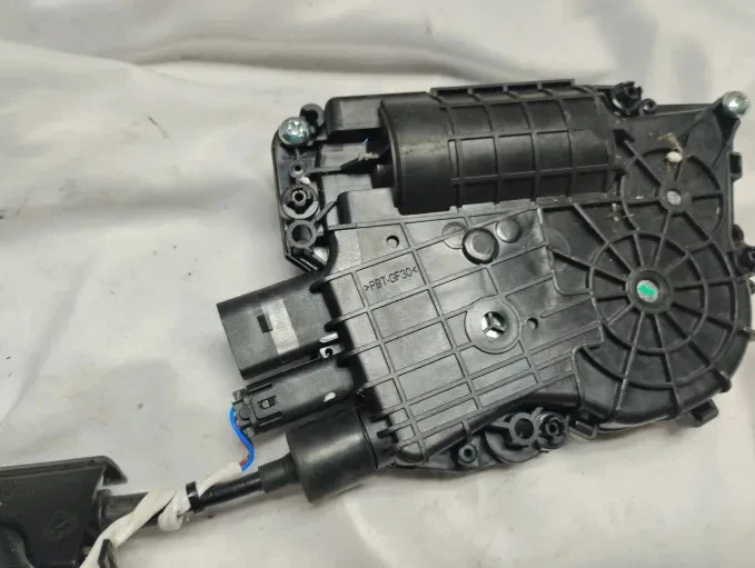 Atuador de trava de porta passageiro dianteiro direito para BMW F06 640i 650i xDrive M6 Coupe - Imagem 4 de 4