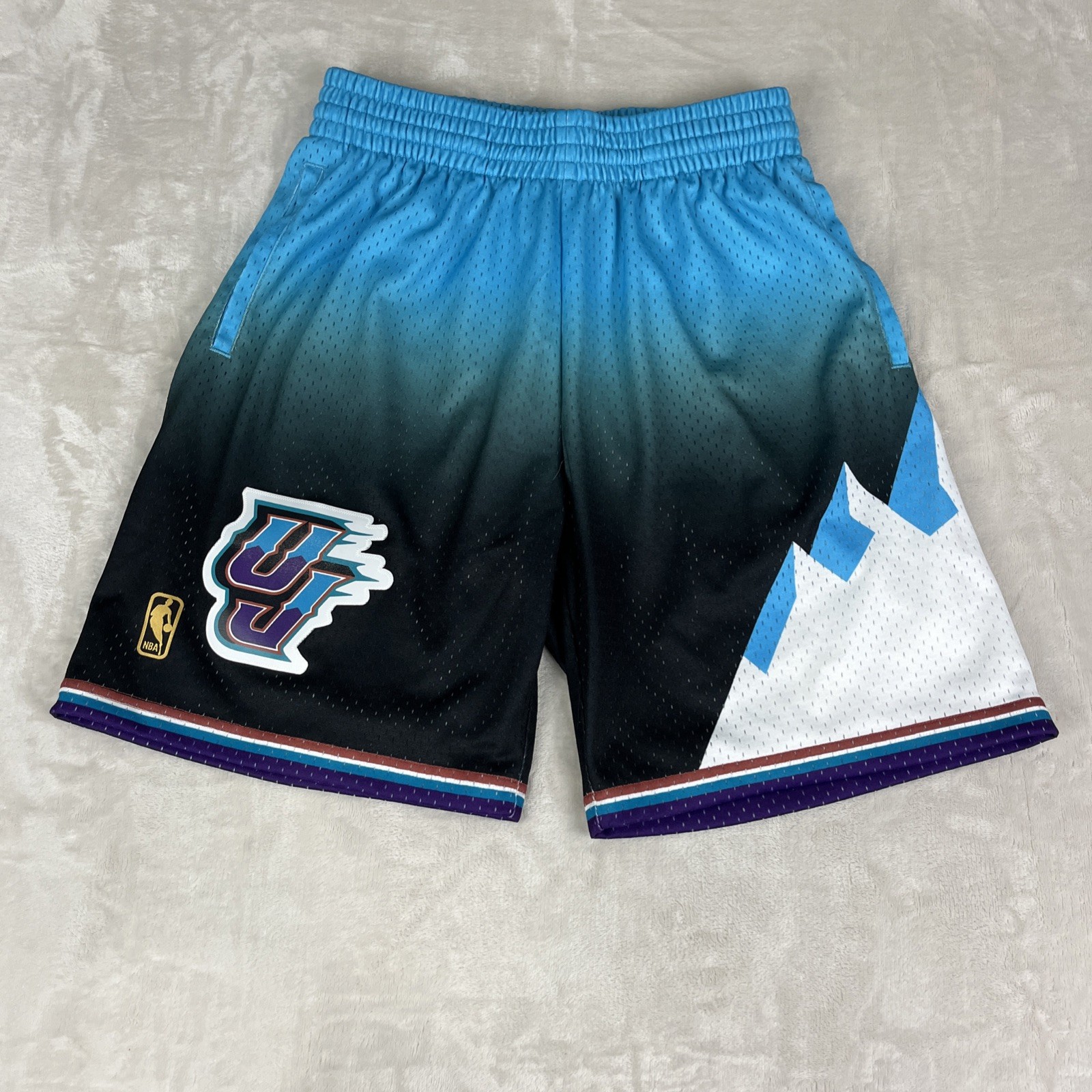 Utah Jazz Retro 90’s Throwback Mesh Basketball Shorts Men’s L Mitchell & Ness