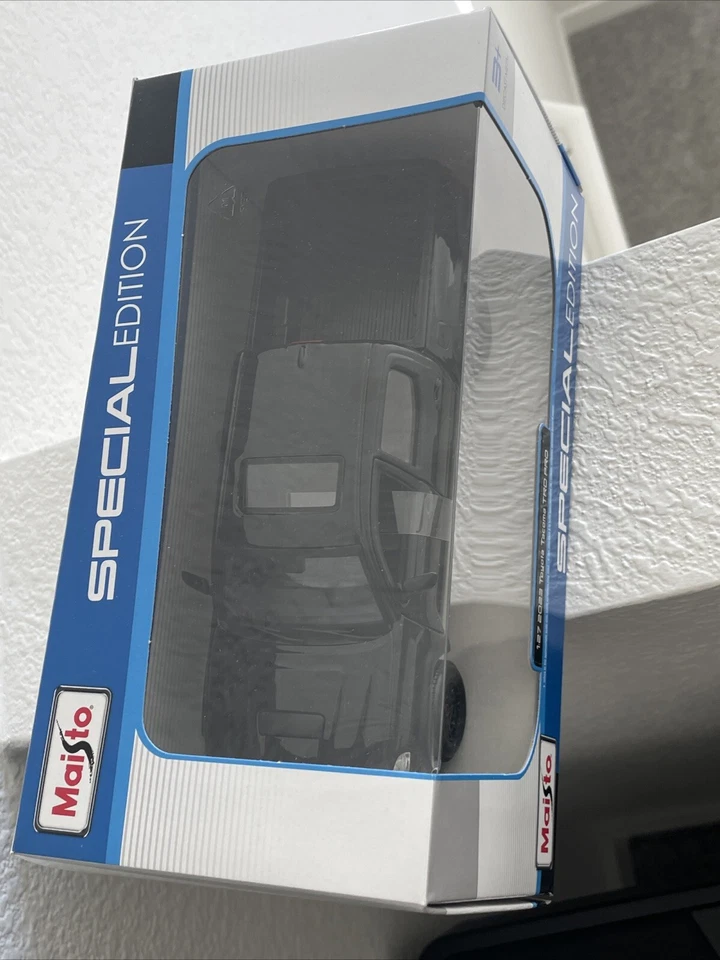 Toyota Tacoma Trd Pro 2023 camioneta pickup negra 1/27 diecast car Maisto 32910BK Foto 2 de 2
