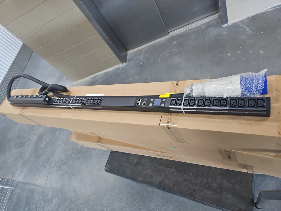 HP D9N54A, 731106-001, (PDU), 24 C13 and 3 C19 outlets. HSTNR-P045-1 - Image 4 of 4