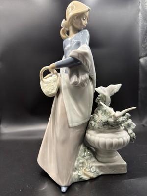 Lladro 5416 In The Garden Figurine A. Ramos Girl With Doves Spain