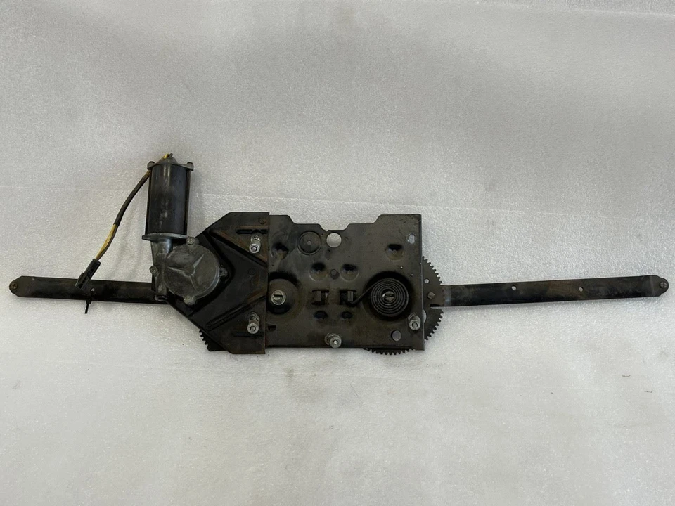 1988 JEEP GRAND WAGONEER ЗАДНИЙ СТЕКЛЯННЫЙ РЕГУЛЯТОР С ДВИГАТЕЛЕМ 83504949 - Изображение 2 из 4