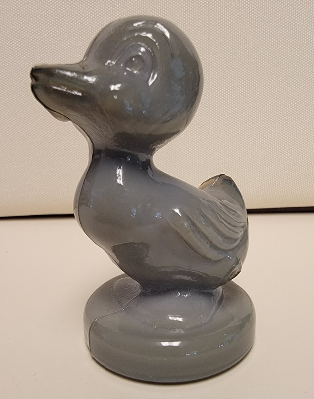 Boyd Crystal Art Glass DEBBIE the DUCK in VIOLET SLATE  #2 9-14-81