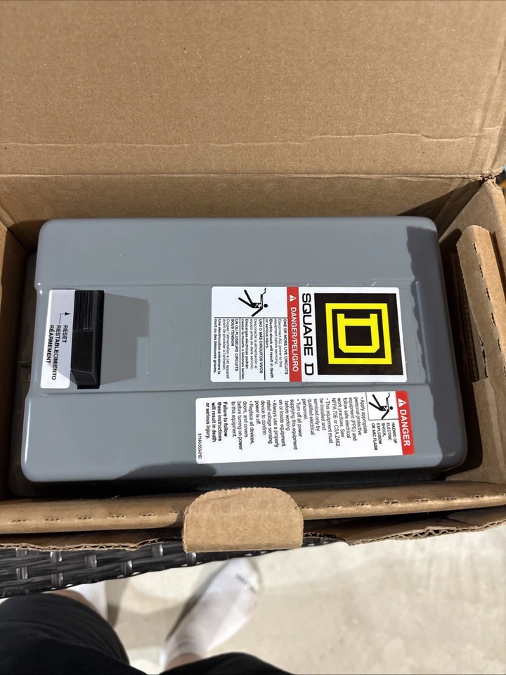 Arrancador de motor magnético NEMA no reversible cuadrado D 8536SBO2V02H30S 1 pieza, sin E Foto 2 de 4