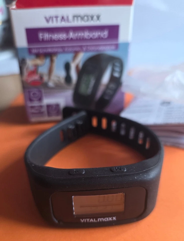 VITALmaxx Fitness Armband mit LCD Display-Schritt und Kalorienzähler und Uhr - Bild 2 von 4