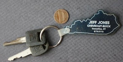 1980s Era Versailles Kentucky Jeff Jones Chevrolet & Buick keychain & 2 GM keys-